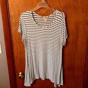 Women's short-sleeved flowing top